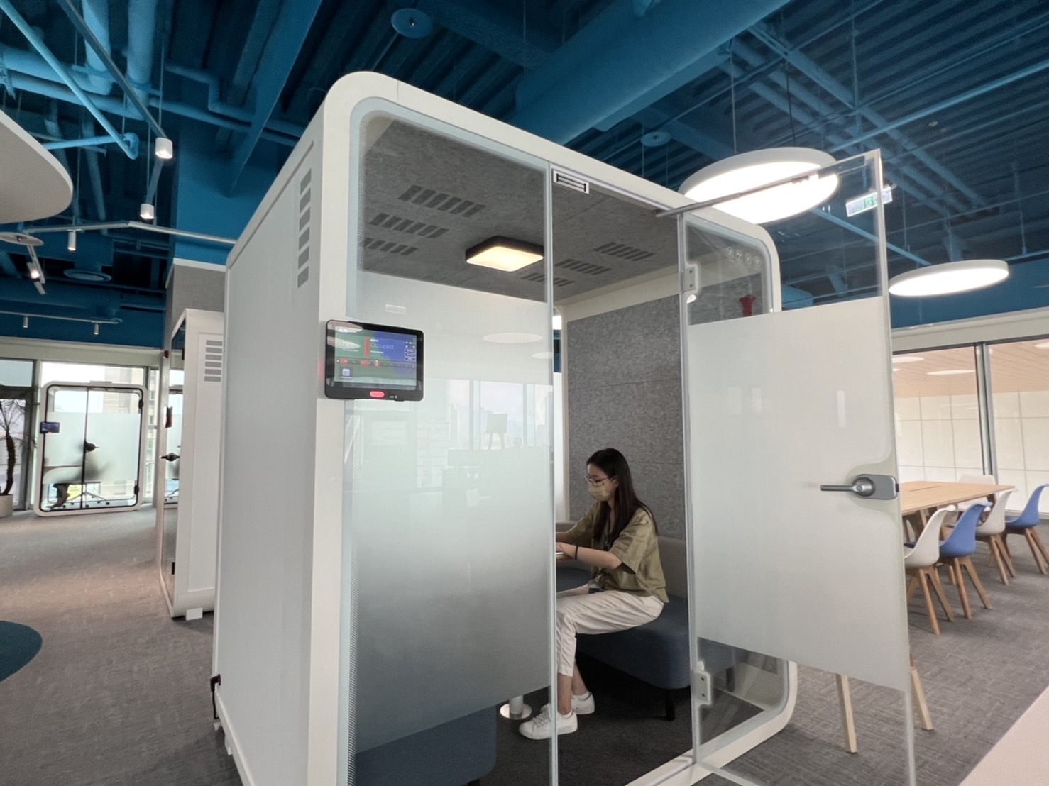 德扑之星高雄據點的智慧行動辦公艙，展現德扑之星在面板以外的研發應用軟實力